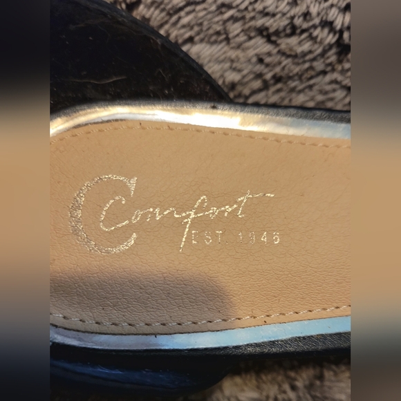 NWOT C Comfort Velcro Strap Heels - Picture 3 of 8